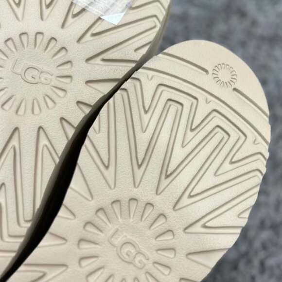 UGG slippers - Picture 7 of 7